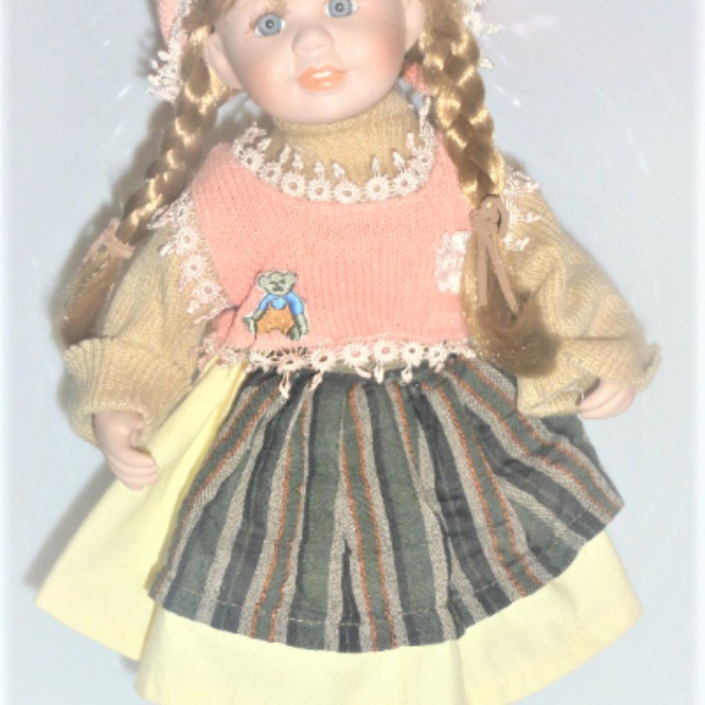 Venessa DOLL COLLECTION Collectors DREAM Series w/ Certificate Ceramic Doll
